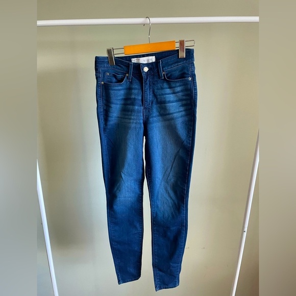 Levi Strauss Signature Denim - Signature Levi Strauss High Rise Super Skinny Shaping Jeans Size 4 in Dark Blue